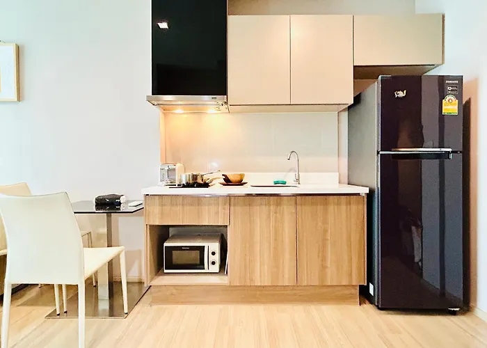 Lovely One Bedroom Sathorn Apartment *