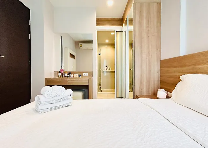 Lovely One Bedroom Sathorn Apartment Bangkok