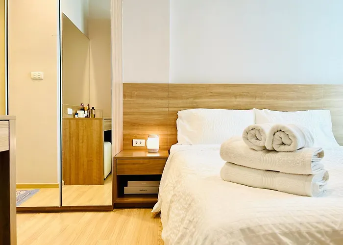 Lovely One Bedroom Sathorn Apartment